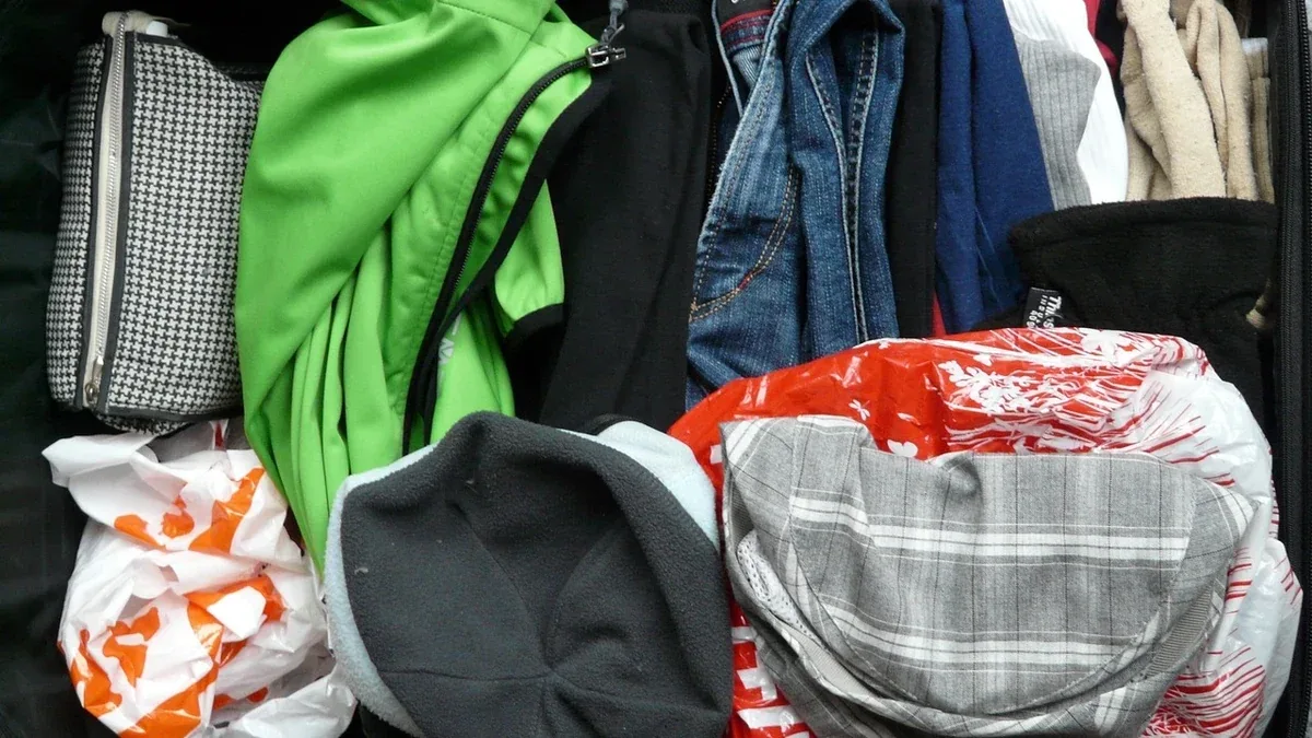 Come dividere i vestiti in valigia per ritrovarli a ogni tappa